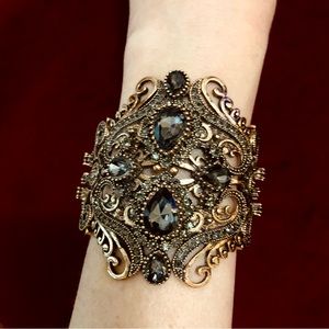 Antique look rhinestone bracelet